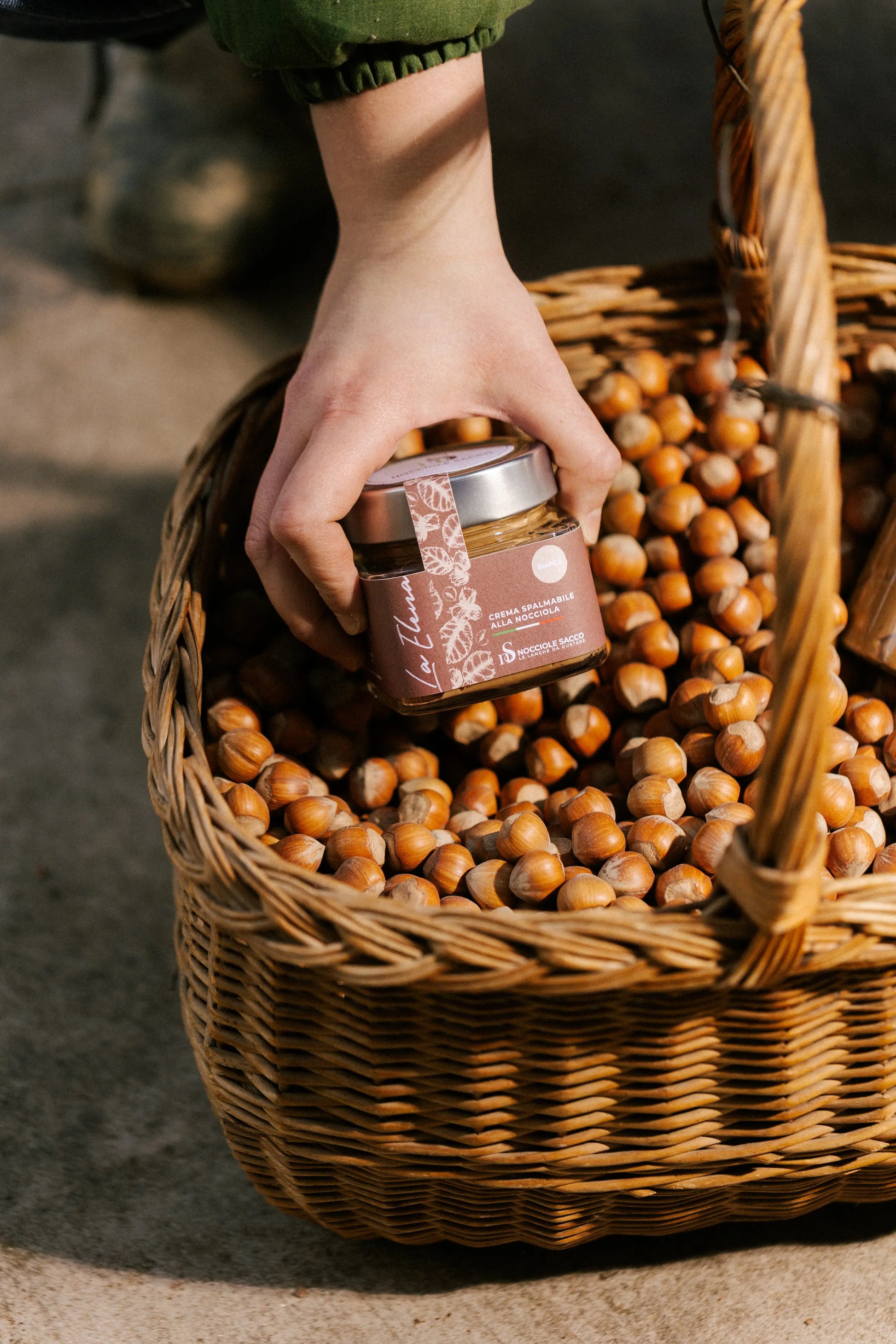 Vasetto di crema artigianale al cioccolato bianco di Nocciola Piemonte IGP delle Langhe