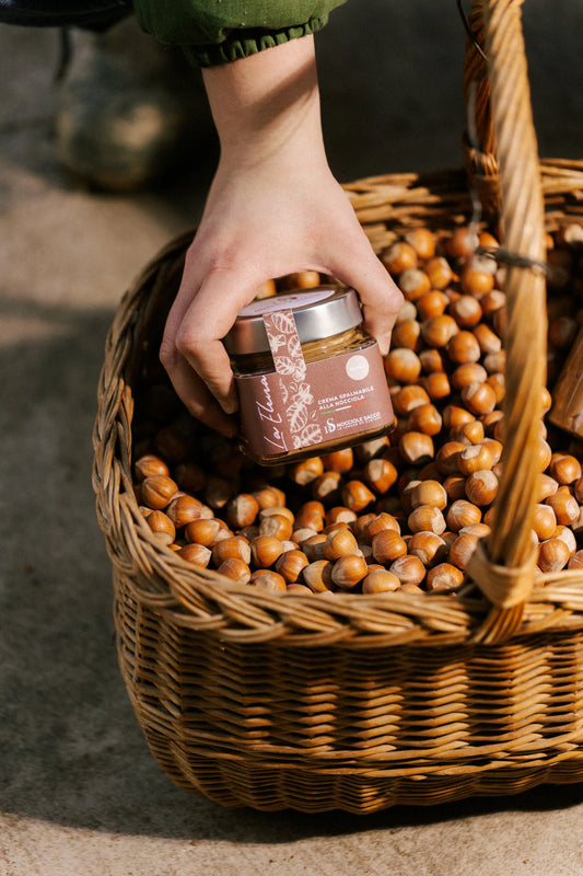 Vasetto di crema artigianale al cioccolato bianco di Nocciola Piemonte IGP delle Langhe